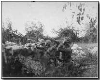 American soldiers on the Piave front throwing hand grenades into the Austrian trenches. Varage, Italy 09/16/1918
